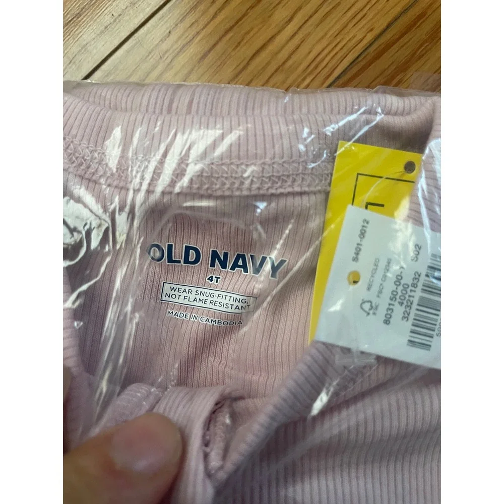 Old Navy Kids Purple Ribbed Footed One Piece Pajamas Sleeper 4T NWT
